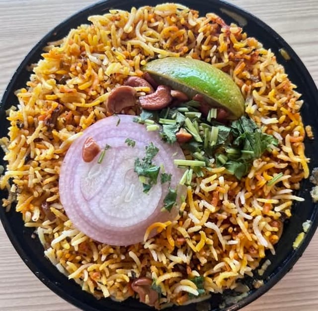 Peppers Boneless Chicken Biryani.